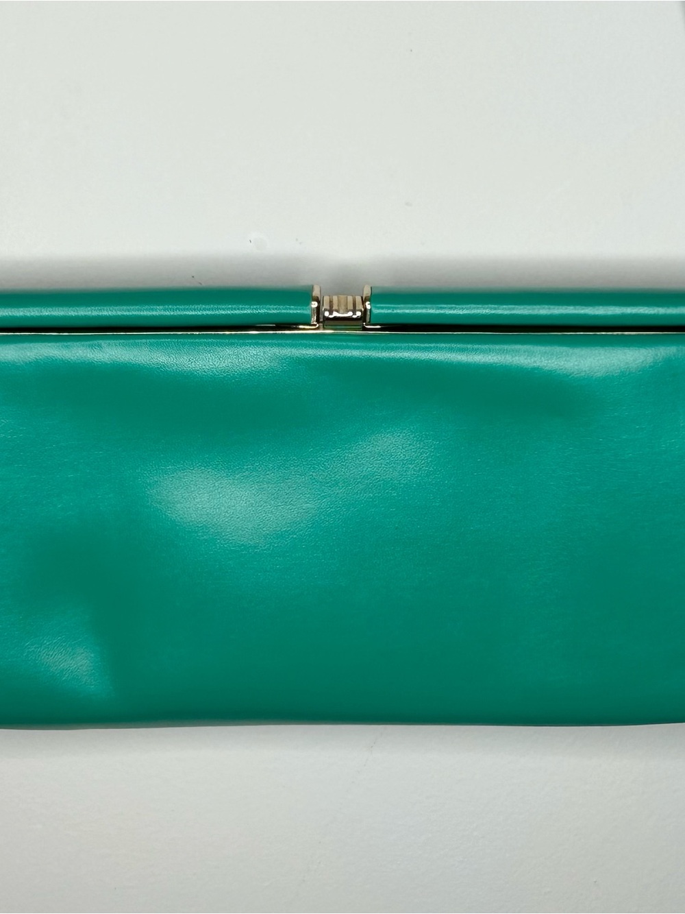 Vintage Green Leatherette Convertible Clutch with detachable strap - Picture 3 of 10